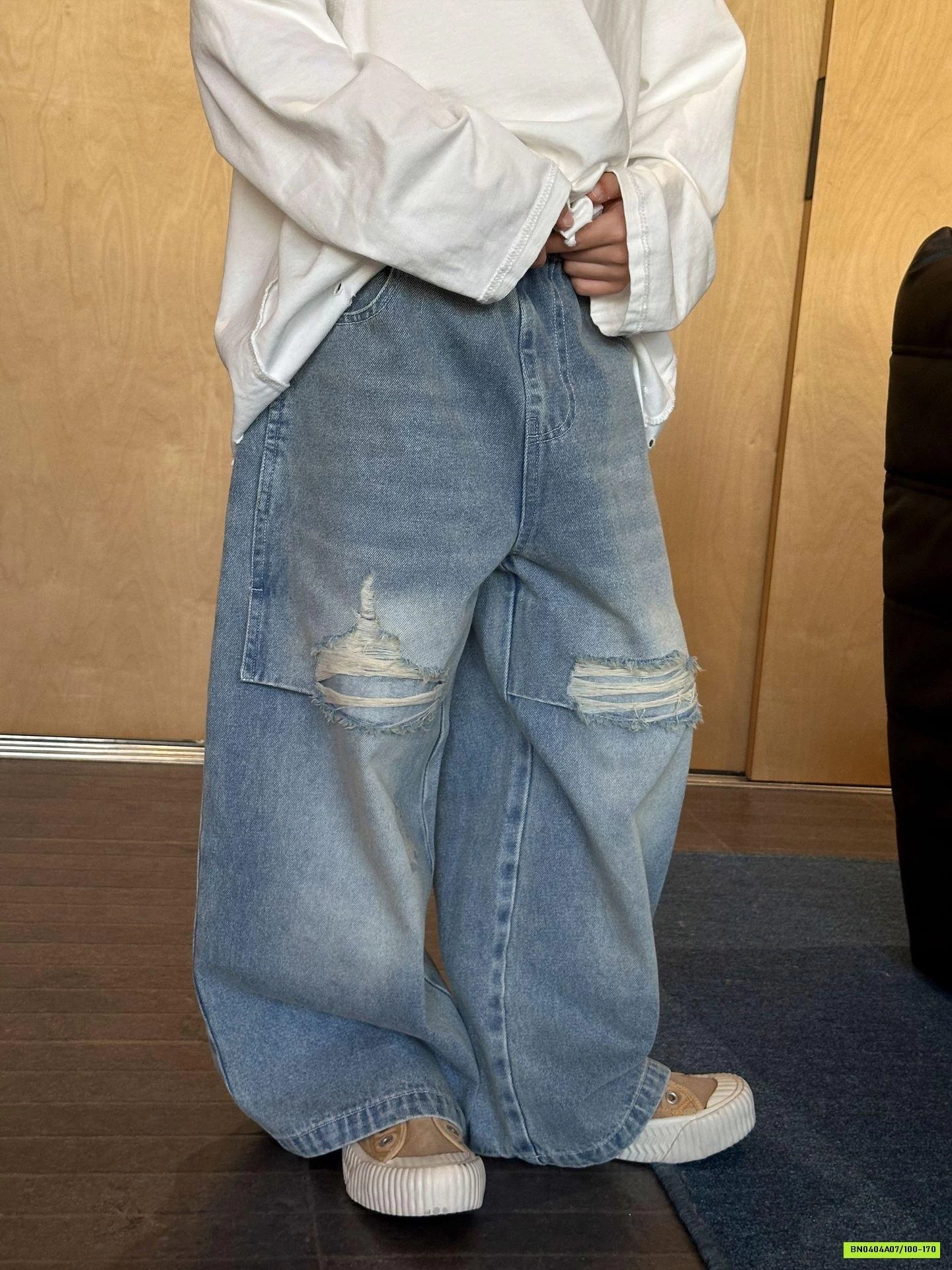 JEANS SUÔNG XANH RÁCH GỐI HANYA