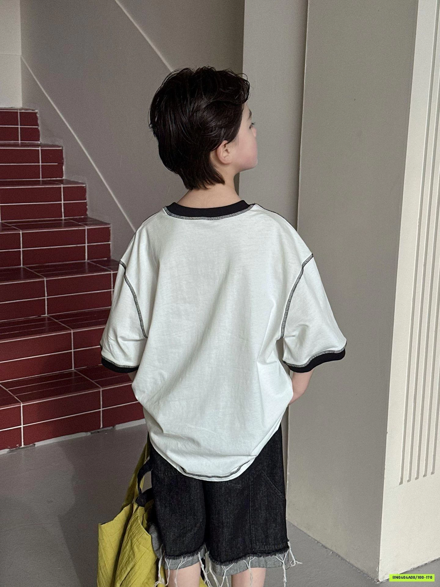 ÁO THUN TRẮNG VIỀN CHỈ NỔI ĐEN HANYA