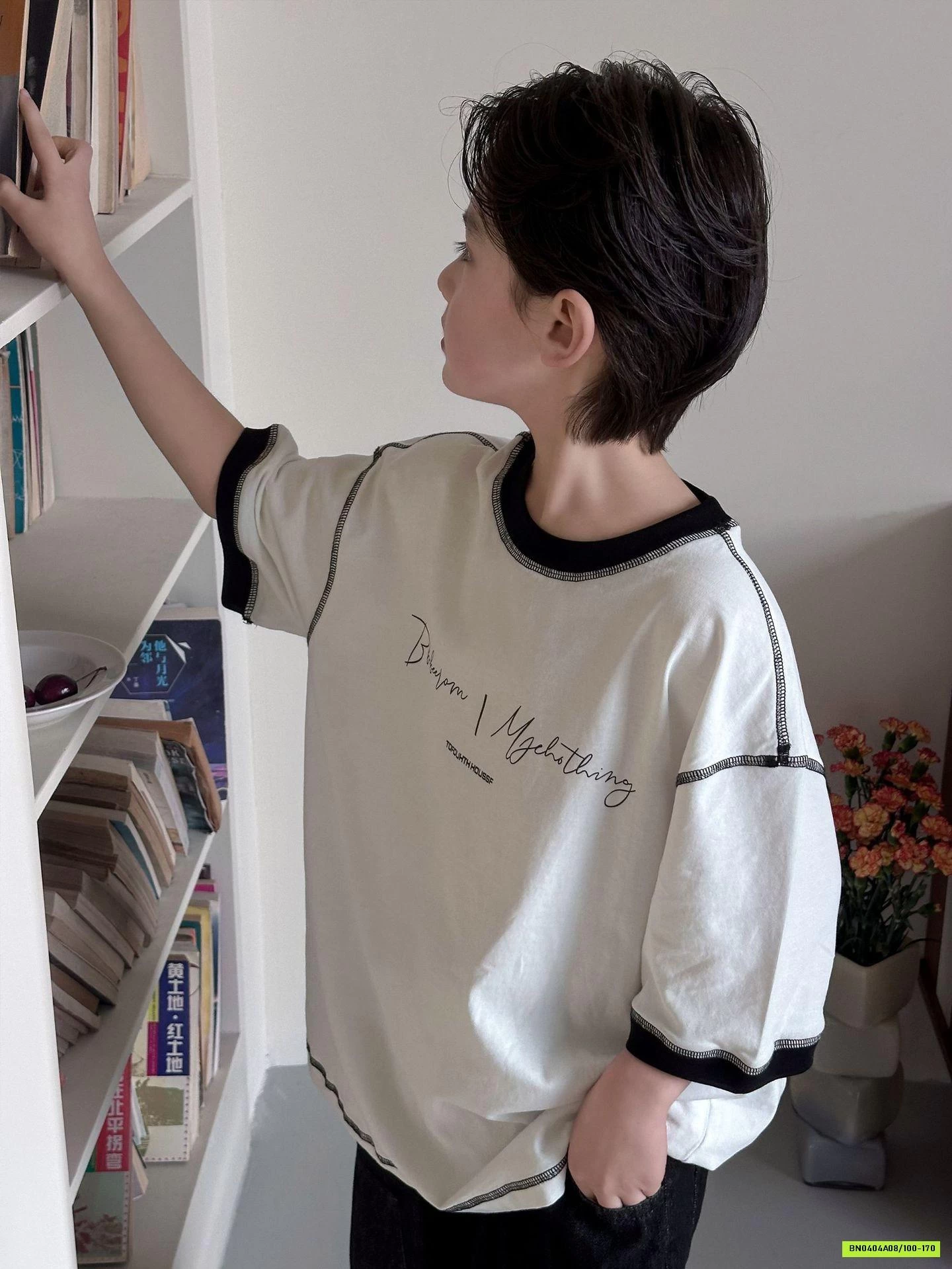 ÁO THUN TRẮNG VIỀN CHỈ NỔI ĐEN HANYA