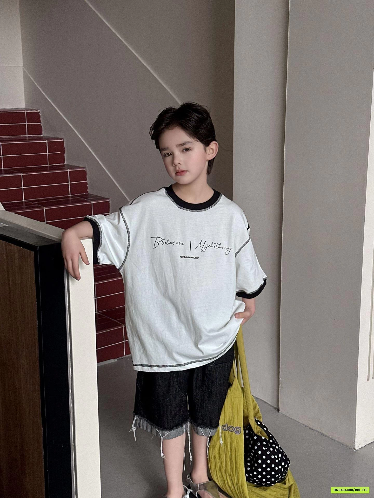 ÁO THUN TRẮNG VIỀN CHỈ NỔI ĐEN HANYA