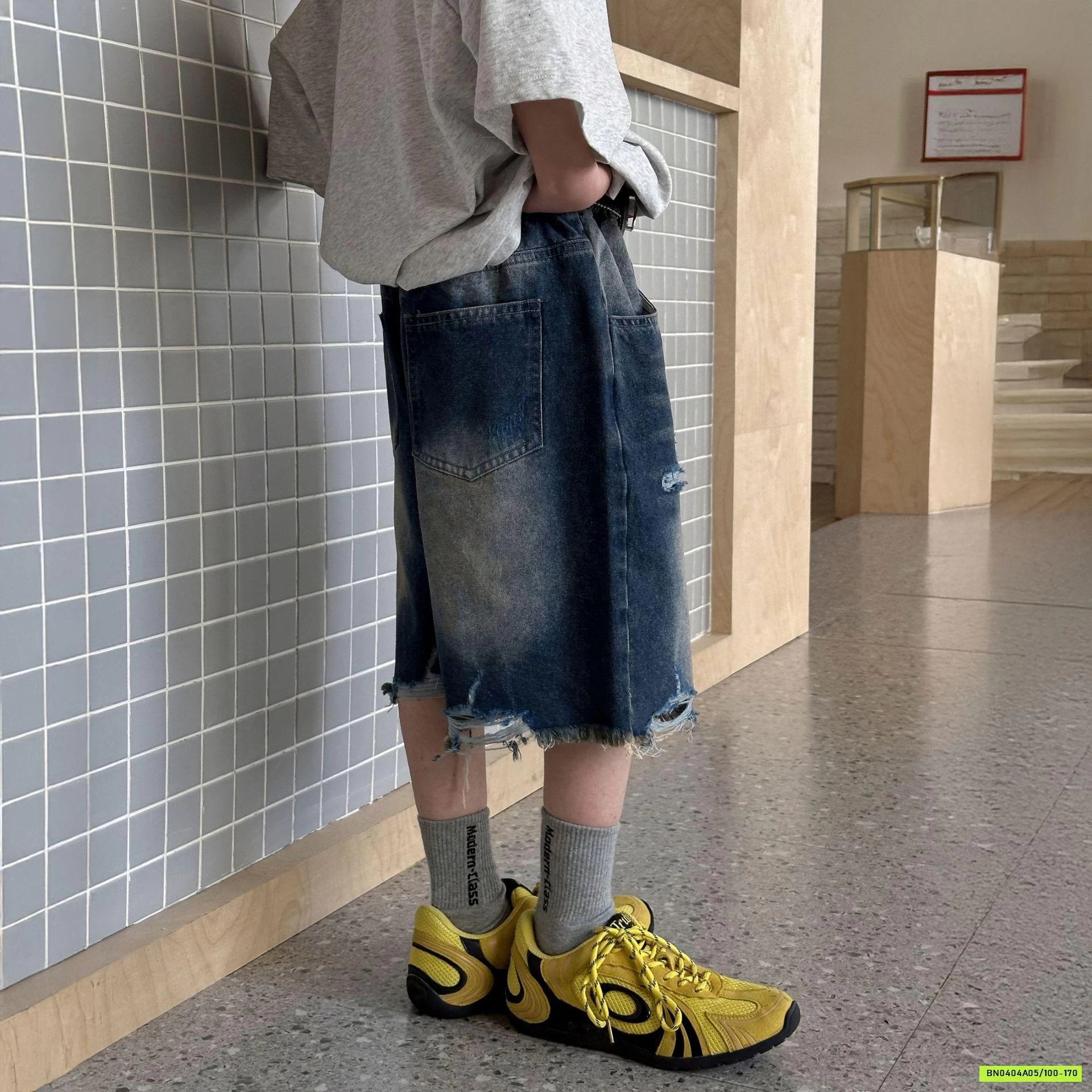 SHORT JEANS RÁCH LOANG MÀU HANYA