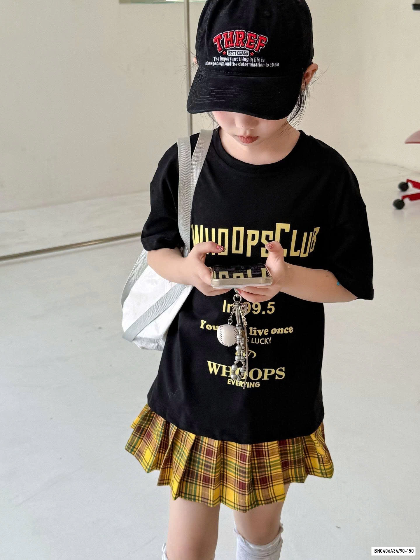 ÁO ĐEN MIX CV CARO VÀNG