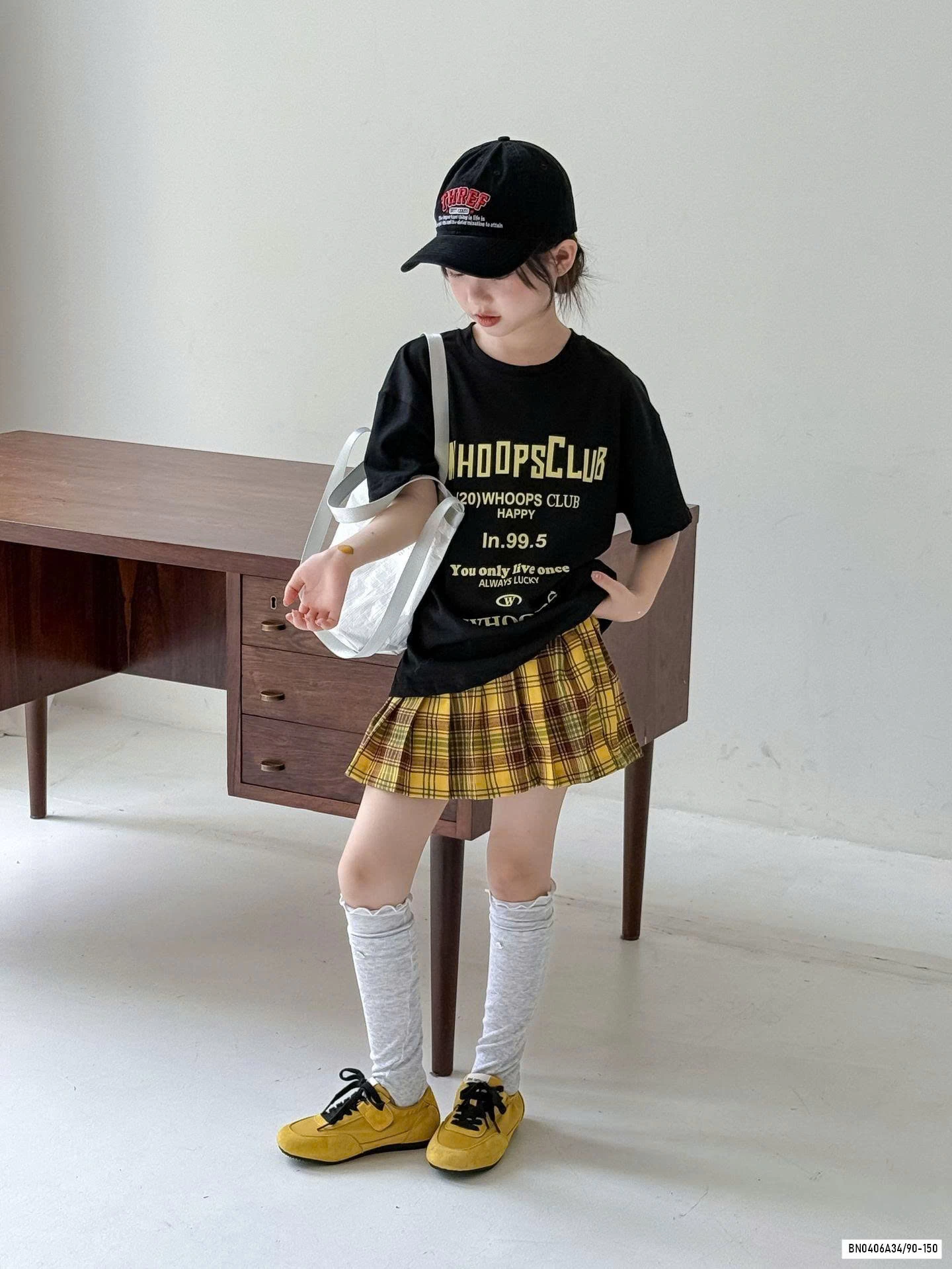 ÁO ĐEN MIX CV CARO VÀNG