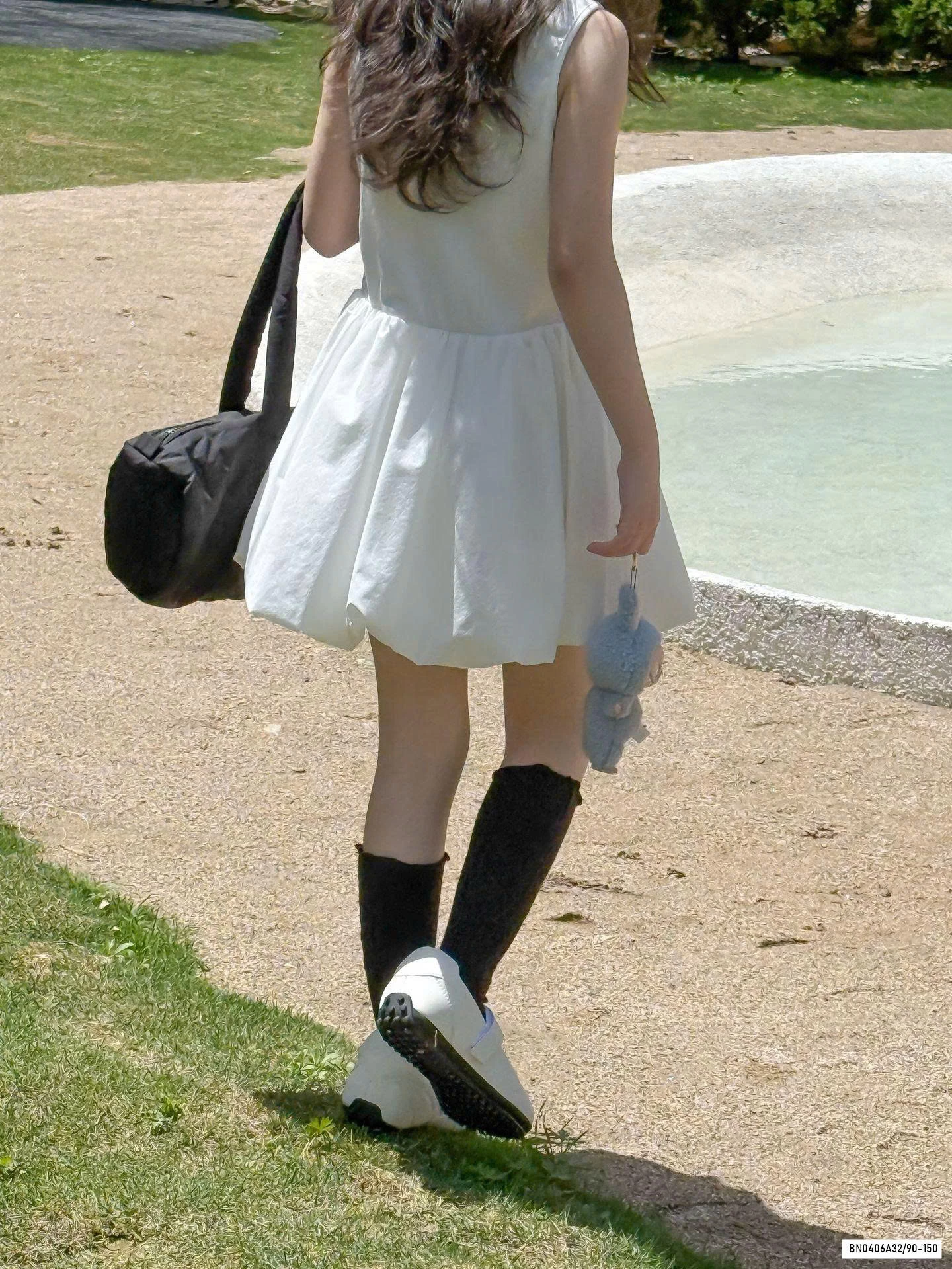 ĐẦM BÍ SÁT NÁCH SỌC BÊN