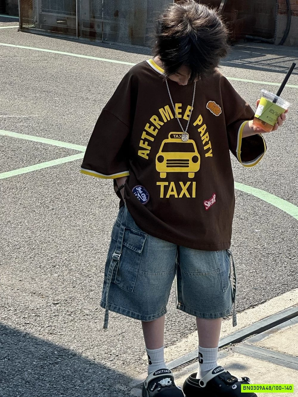 ÁO THUN NÂU IN CHỮ VÀNG