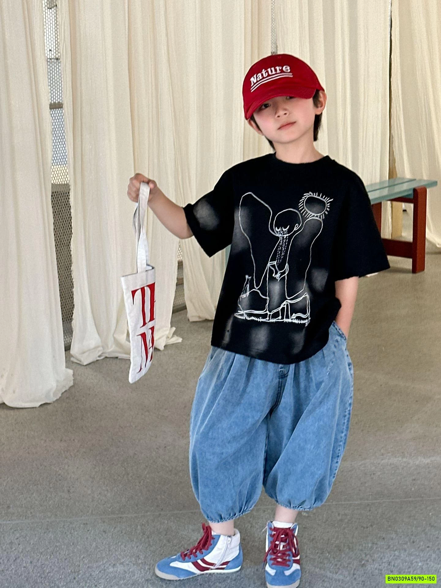 ÁO THUN ĐEN VẼ HÌNH