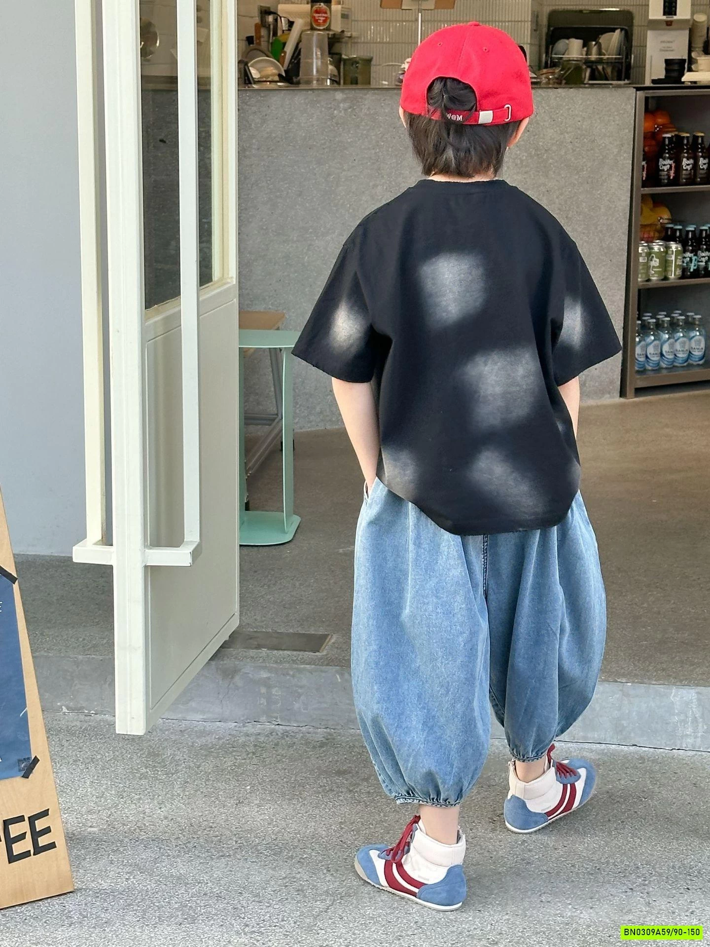 ÁO THUN ĐEN VẼ HÌNH