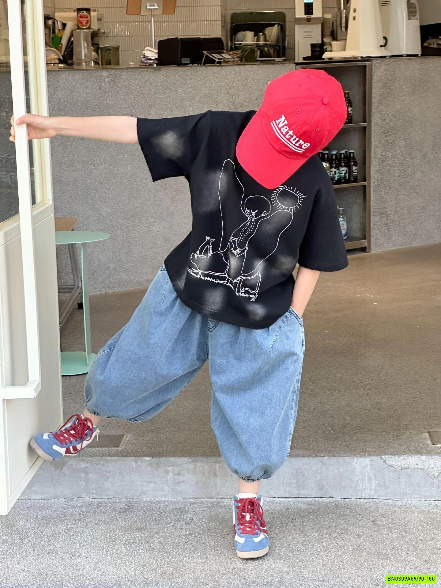 ÁO THUN ĐEN VẼ HÌNH