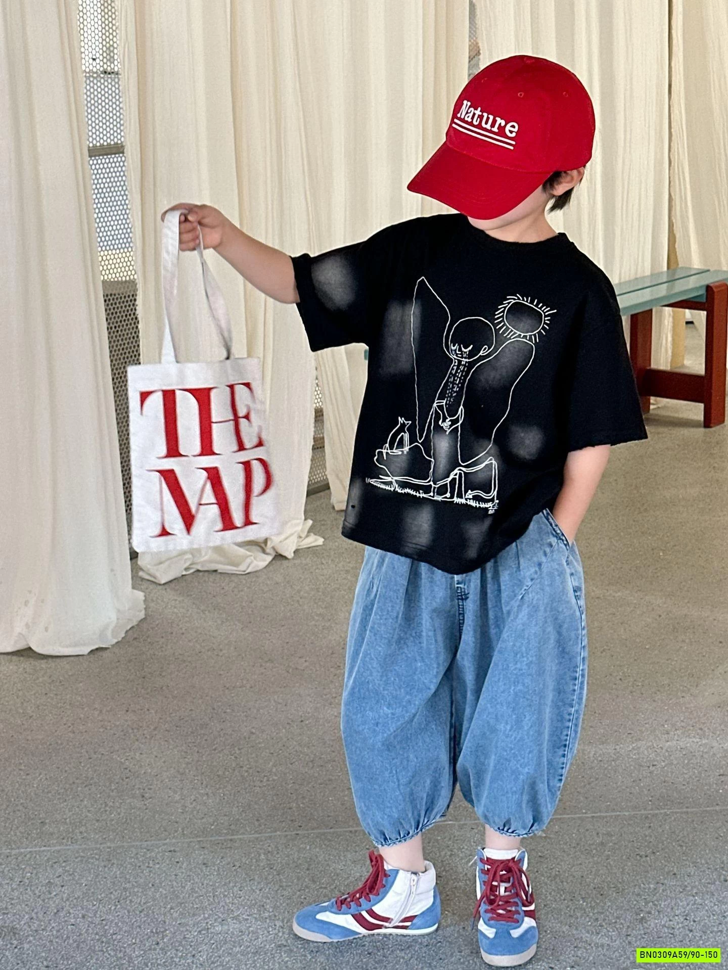 ÁO THUN ĐEN VẼ HÌNH