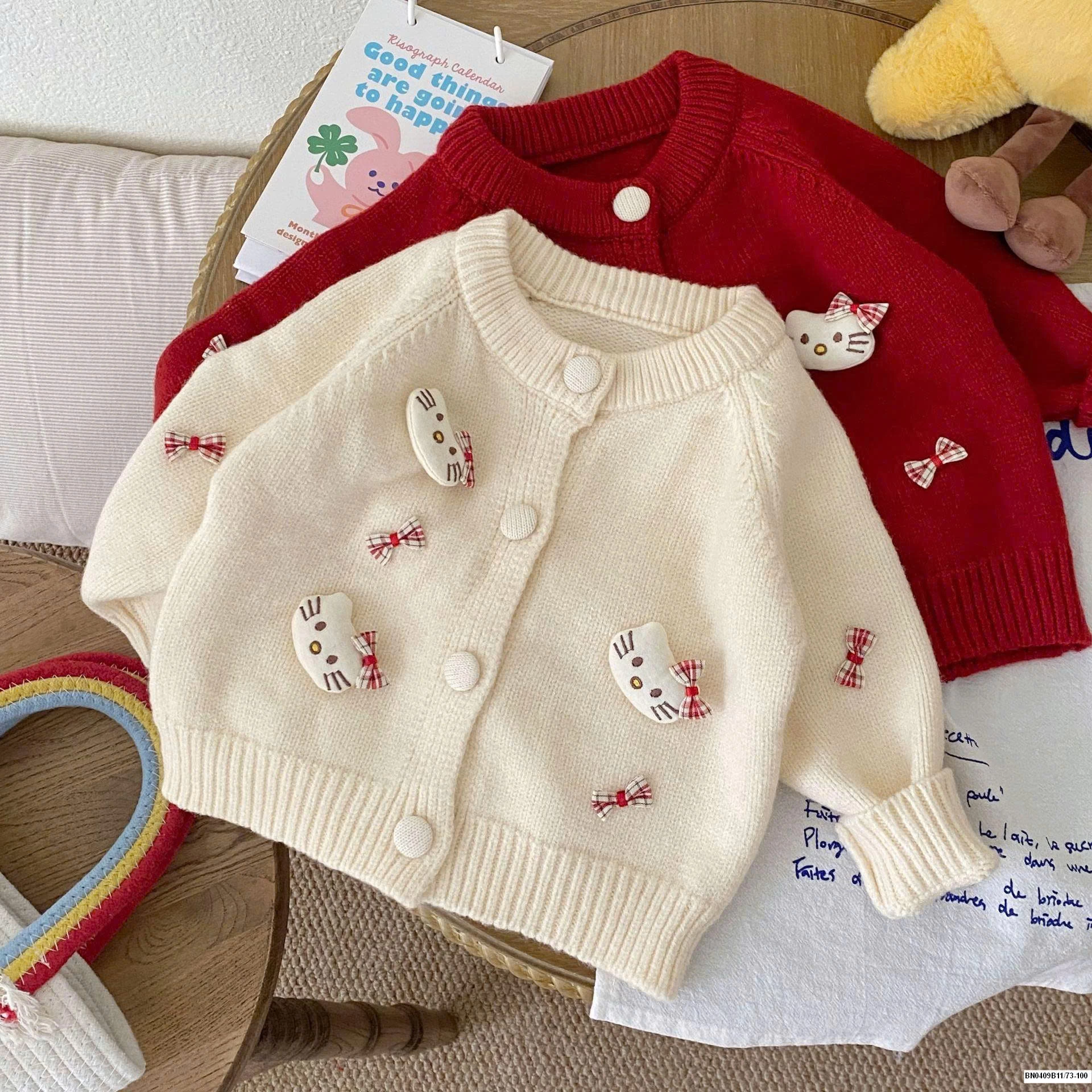 ÁO KHOÁC LEN KITY SZ NHÍ