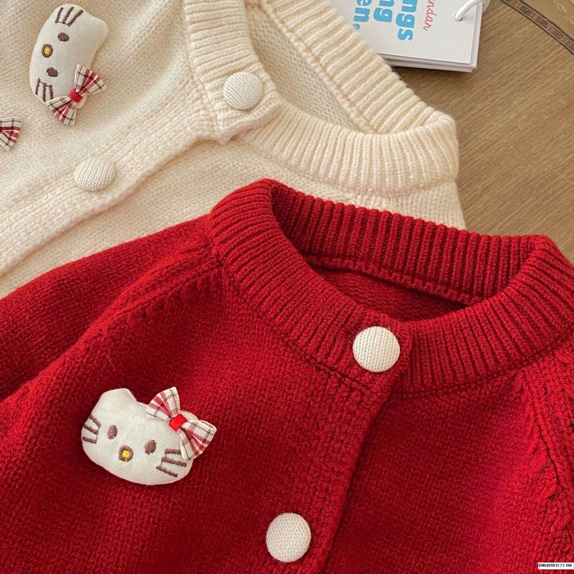 ÁO KHOÁC LEN KITY SZ NHÍ