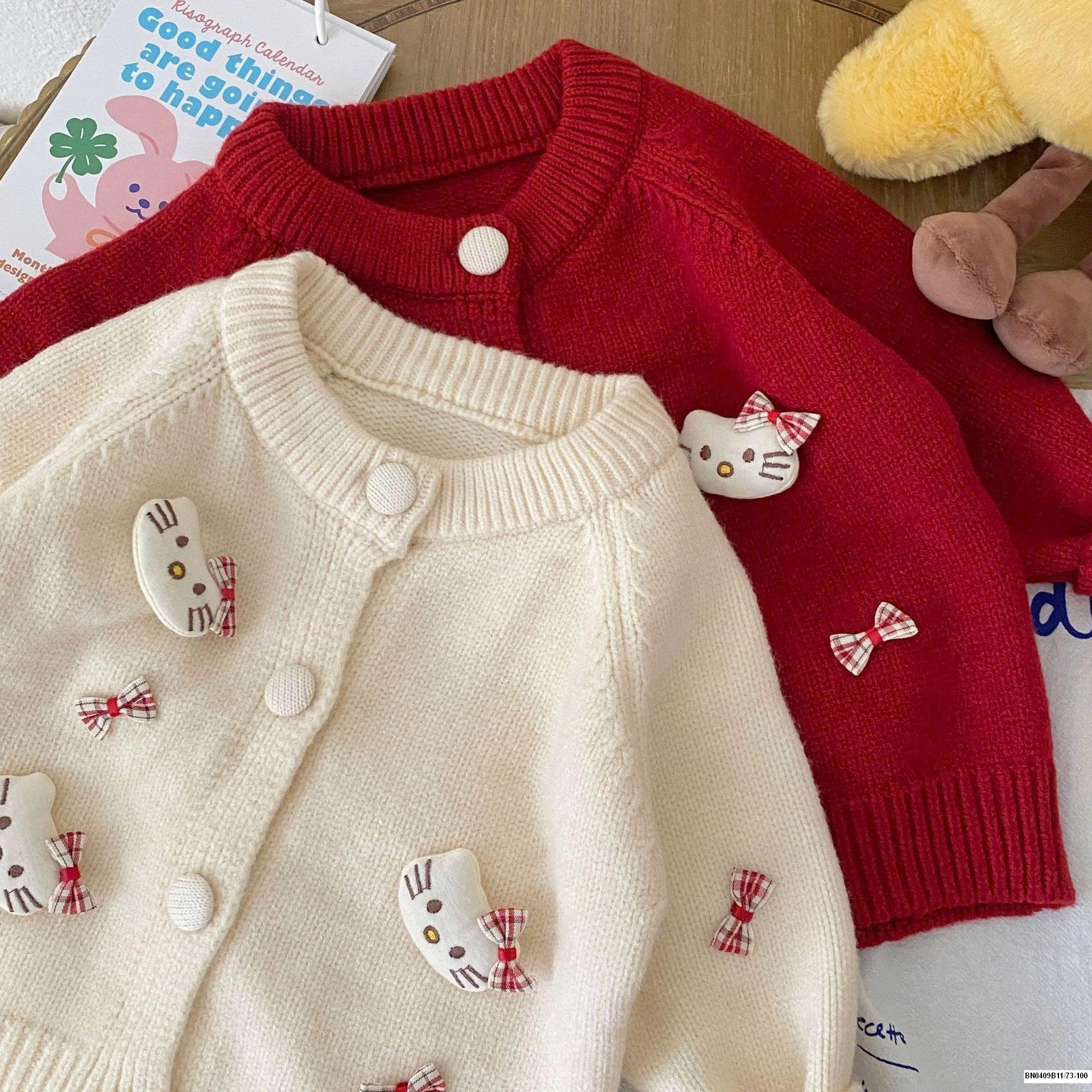 ÁO KHOÁC LEN KITY SZ NHÍ