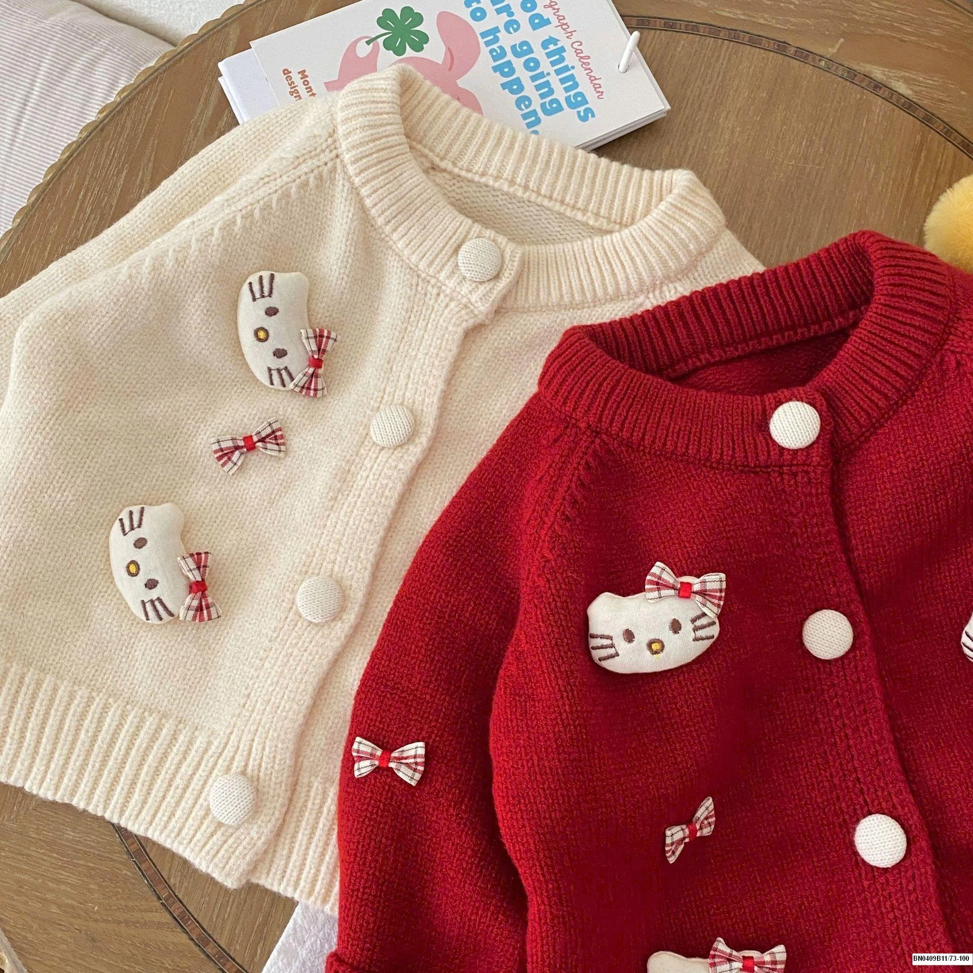 ÁO KHOÁC LEN KITY SZ NHÍ