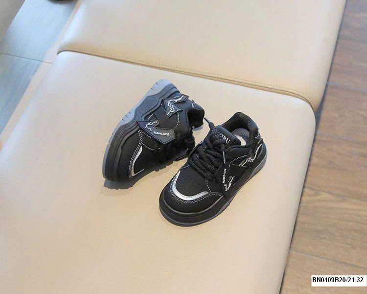 GIÀY THỂ THAO MẪU MỚI 2025