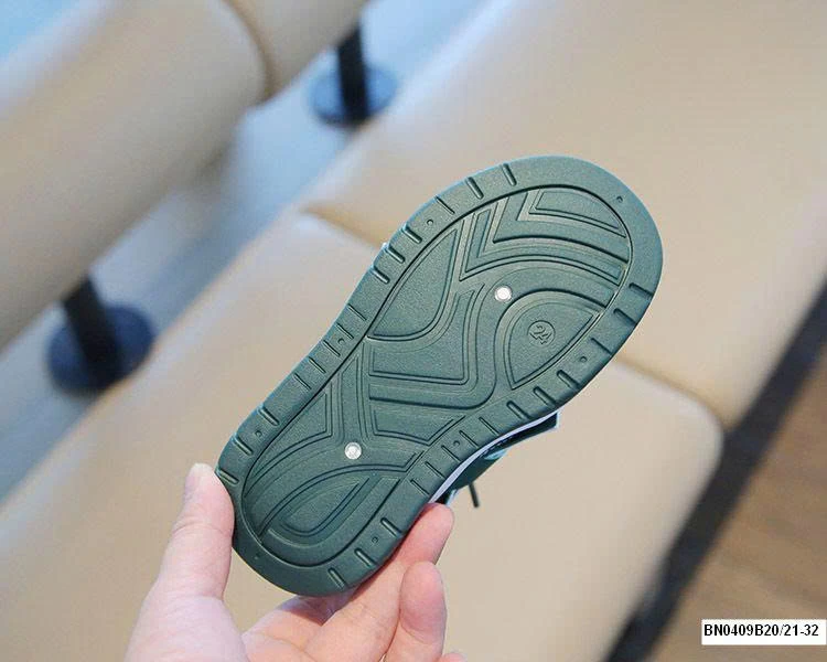 GIÀY THỂ THAO MẪU MỚI 2025