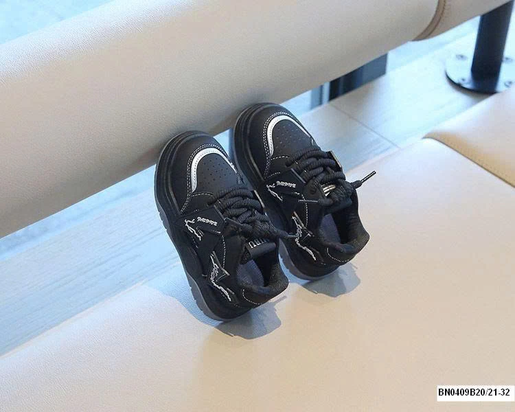 GIÀY THỂ THAO MẪU MỚI 2025