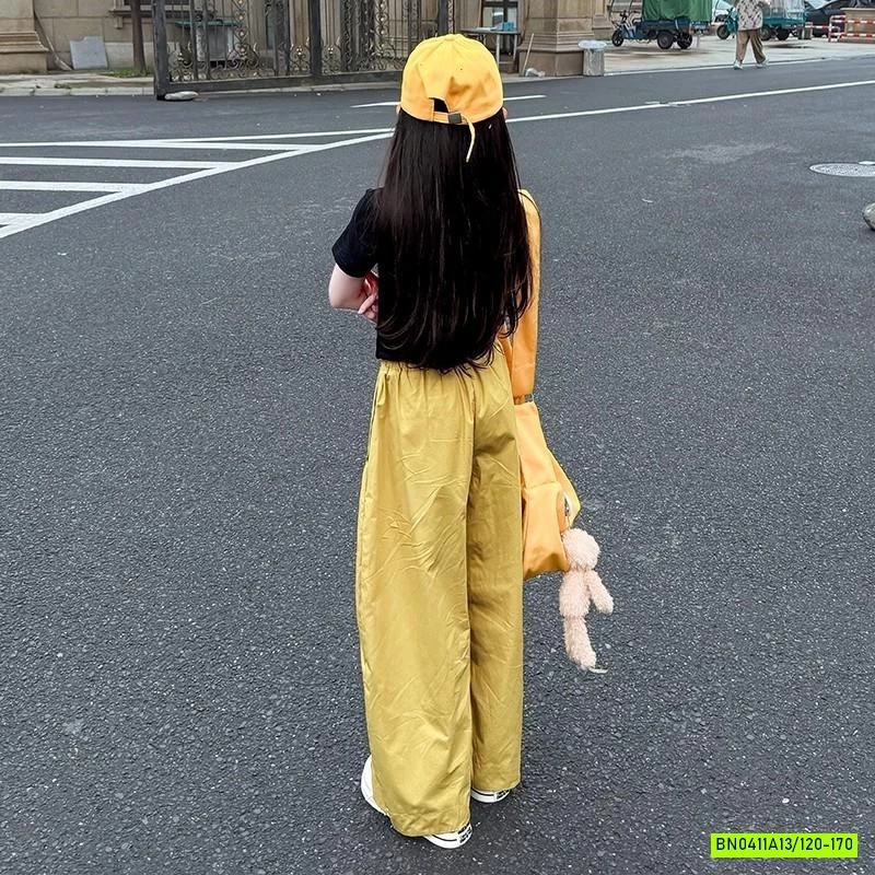 CROPTOP CÚN ĐEN MIX BAGGY VÀNG