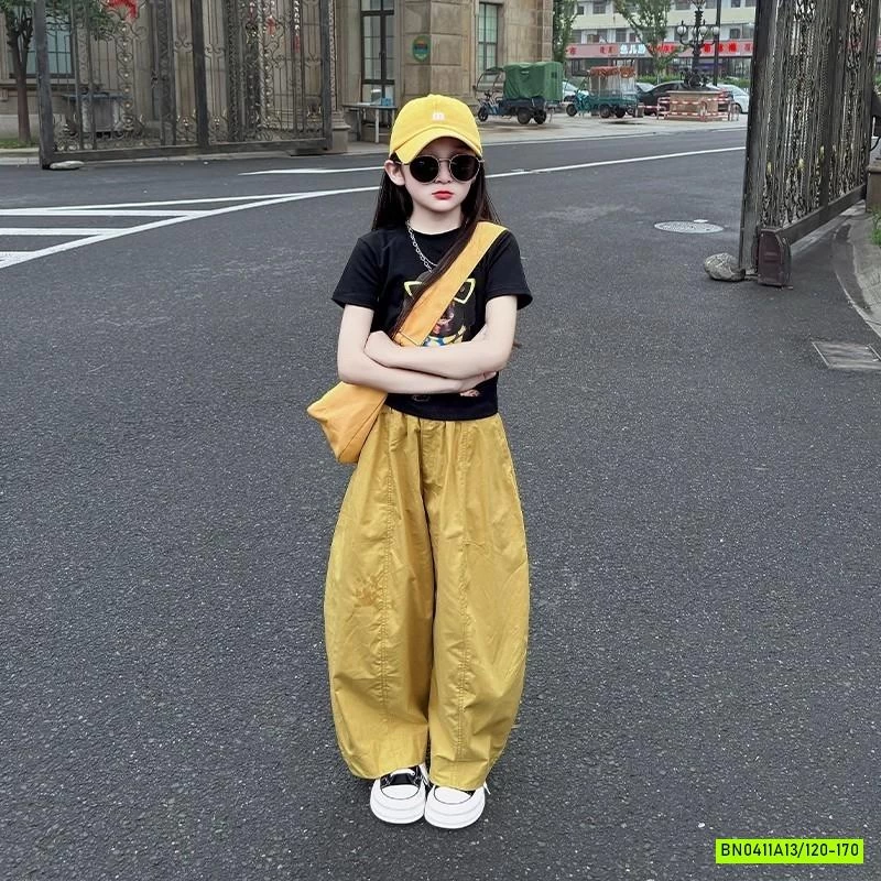 CROPTOP CÚN ĐEN MIX BAGGY VÀNG