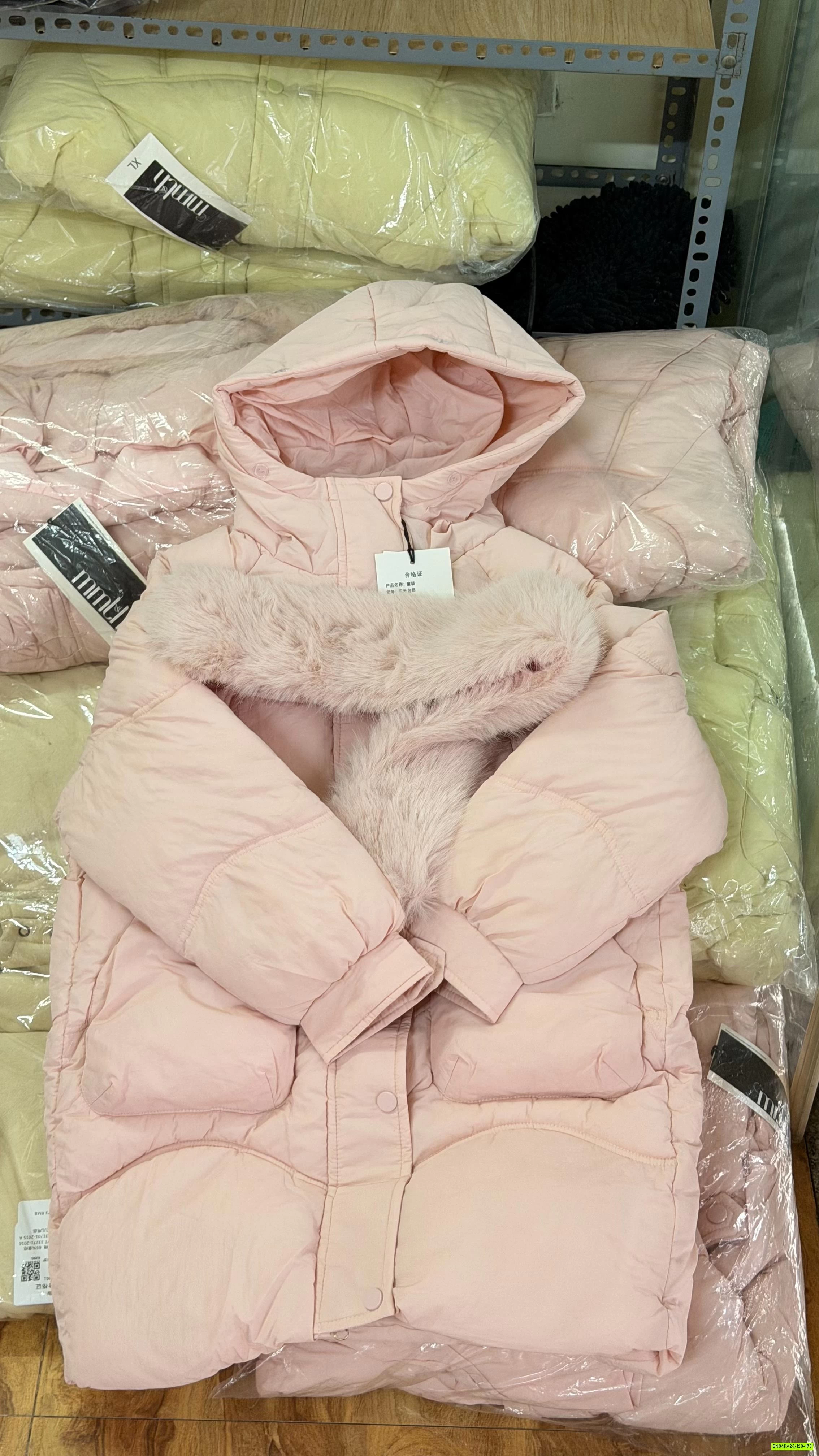 KHOÁC PHAO DÁNG DÀI MŨ PHỐI LÔNG